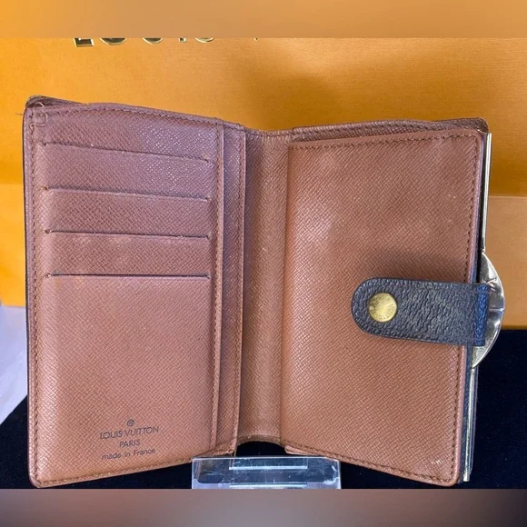 Louis Vuitton Vintage Viennois Wallet with Kisslock. Authentic and rare. - Picture 10 of 17